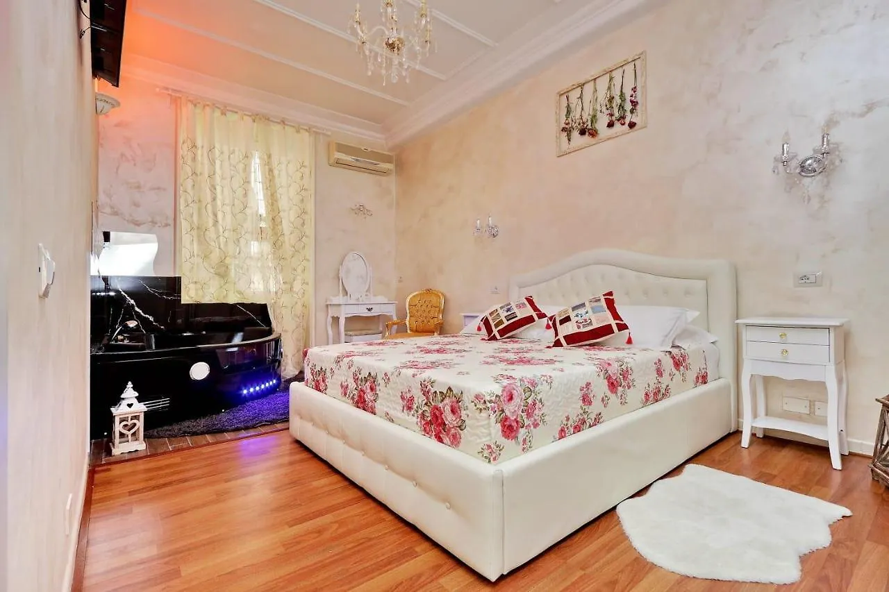 L&S Jacuzzi Home Rome Apartment