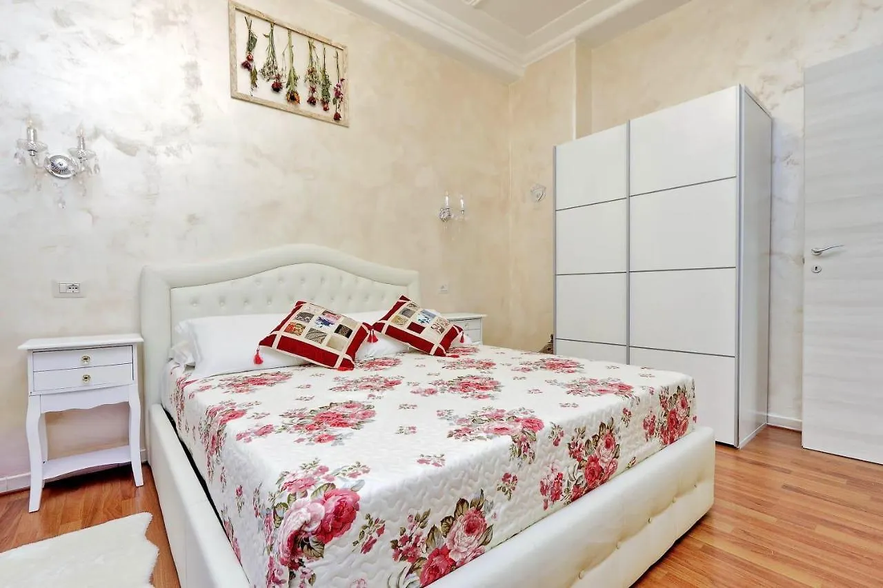 Apartment L&S Jacuzzi Home Rome Italy